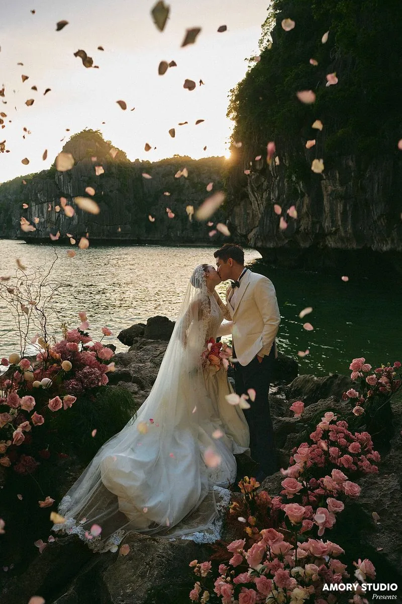 Vogue Grand Cover (Bìa Tạp Chí Full-bleed)